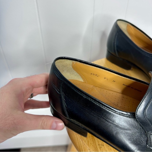 Magnanni Black Leather Slip On Loafers - Picture 3 of 12